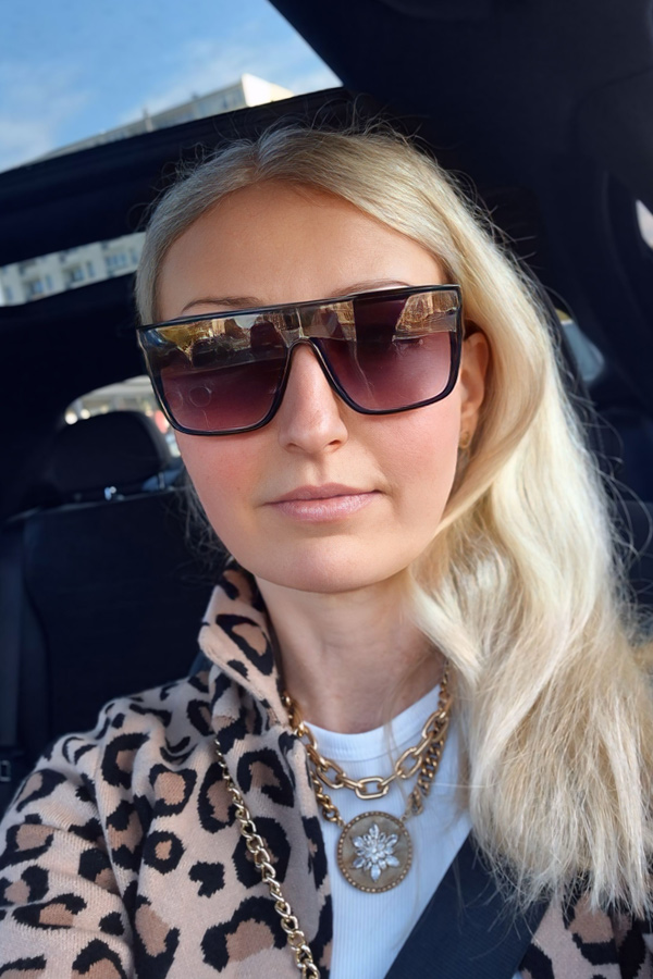 MONIKA. KWIAT PUSTYNI W PEŁNYM ROZKWICIE