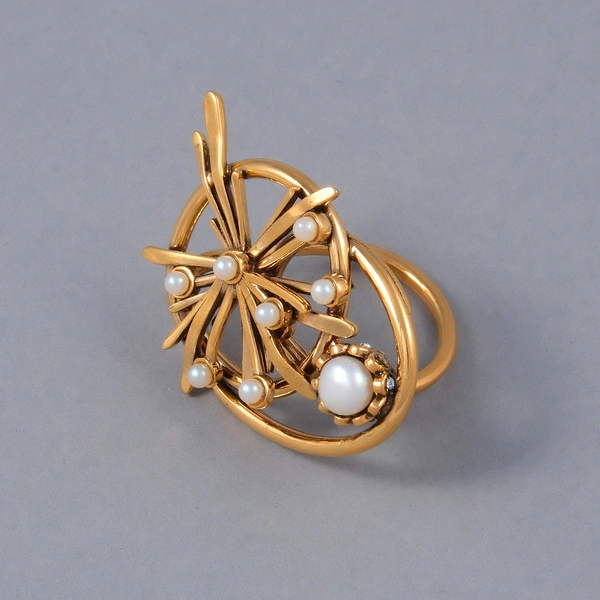 Delikatny pierścionek w stylu retro z perłami i kryształkami. KWIAT W SIDŁACH ROSY