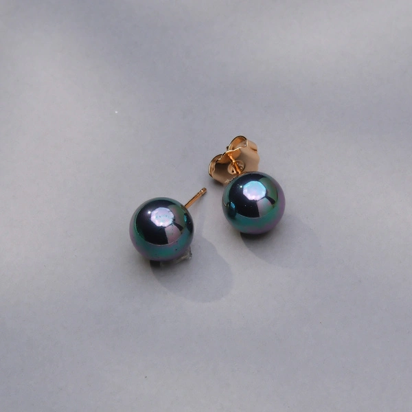 Złocone kolczyki ze szklanymi perłami w zieleni i fiolecie. NOC I MIŁOŚĆ