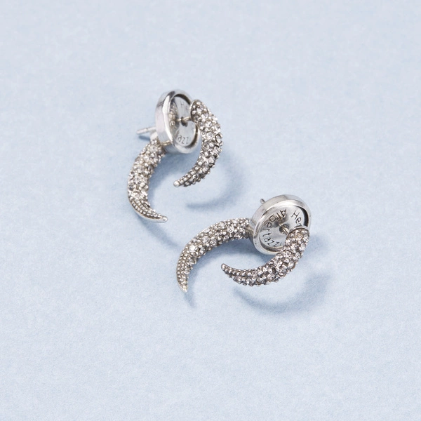 Małe srebrzone kolczyki w formie rogów z kryształkami. LAURINDA