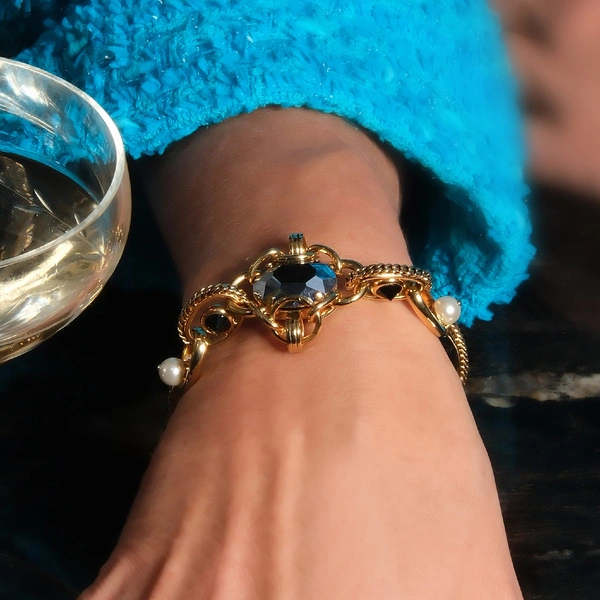 Złocona bransoletka z białymi perłami i kryształami. FRANCUSKIE SŁODKOŚCI