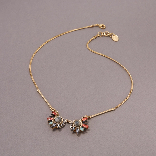 Pozłacany wisior na łańcuszku z kolorowymi kryształami. OCZY SOWY