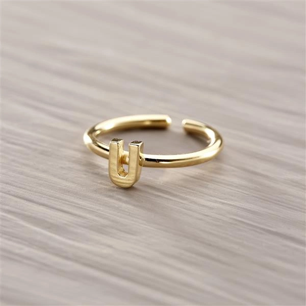 Złoty regulowany pierścionek z ozdobną literką U. U - ULKA