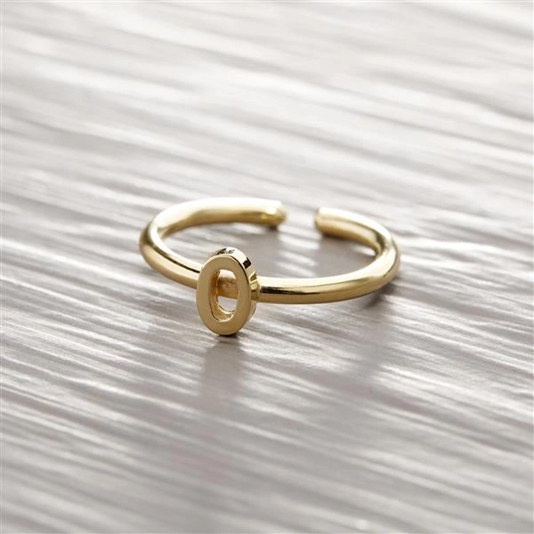 Złoty regulowany pierścionek z ozdobną literką O. O - OLA