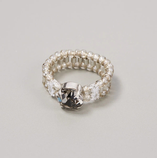 Posrebrzany pierścionek z przezroczystym kryształem. KRYSZTAŁOWA DUSZA