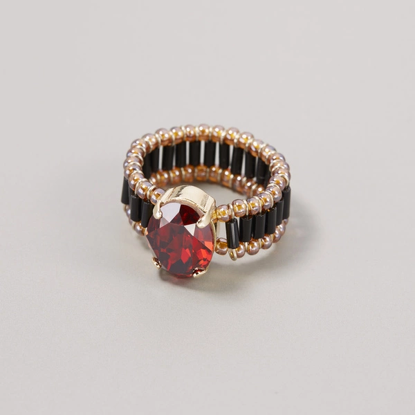 Pozłacany pierścionek z koralików z kryształem. WISIENKA NA TORCIE