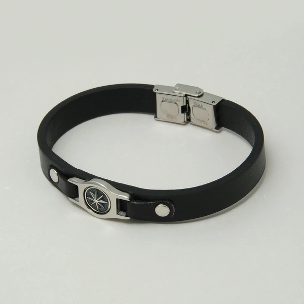 Bransoletka męska ze skóry z ozdobną różą wiatrów. TWARDY KRUK