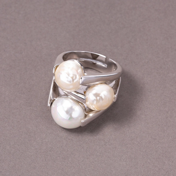 Posrebrzany pierścień ze szklanymi perłami Majorka. TRZY OBIETNICE